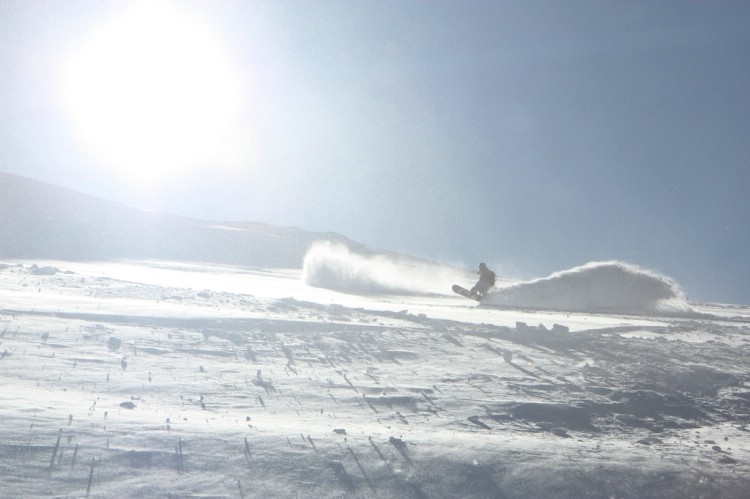 Finnish Freeride Team Heliski Riksgränsen 18 april 2009. Foto: Carl Lundberg