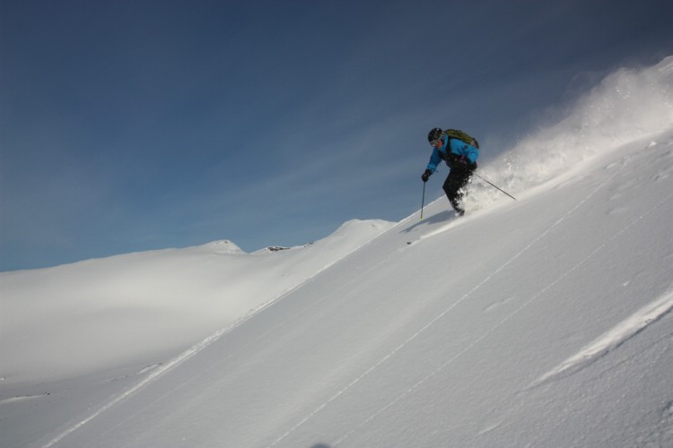 Freeride, Off Piste, Heliskiing in Nordschweden,  Riksgränsen, Abisko und Kebnekaise. Photo: Carl Lundberg