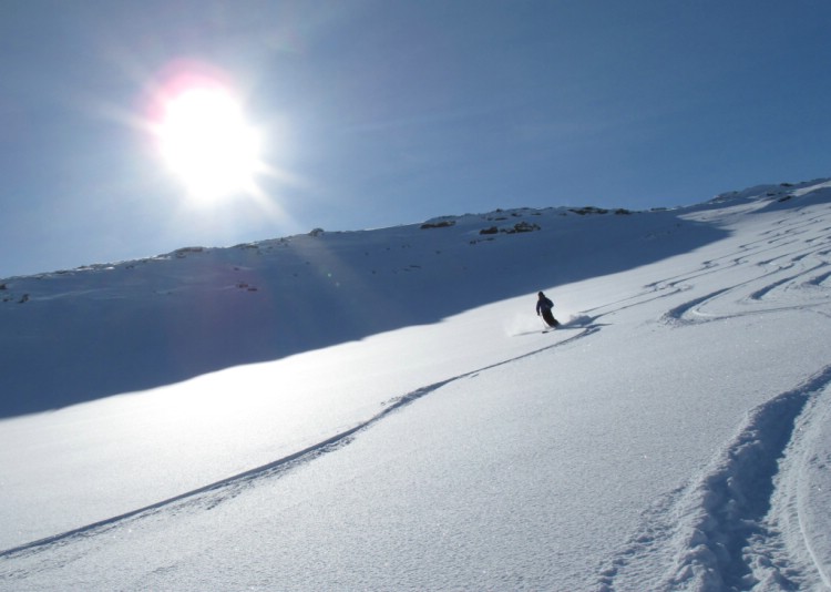 Powder cruising on Gorsacohkka, 31 Mars 2010 Foto: Lisa Auer